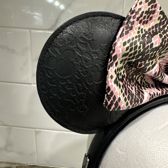 Disney Animal Kingdom Loungefly Minnie Minnie Headband Ears Pink Snakeskin NEW - Picture 3 of 13